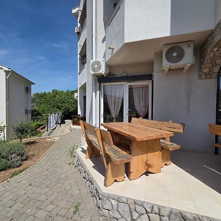 Apartments Leticia I Baška Eksteriør bilde