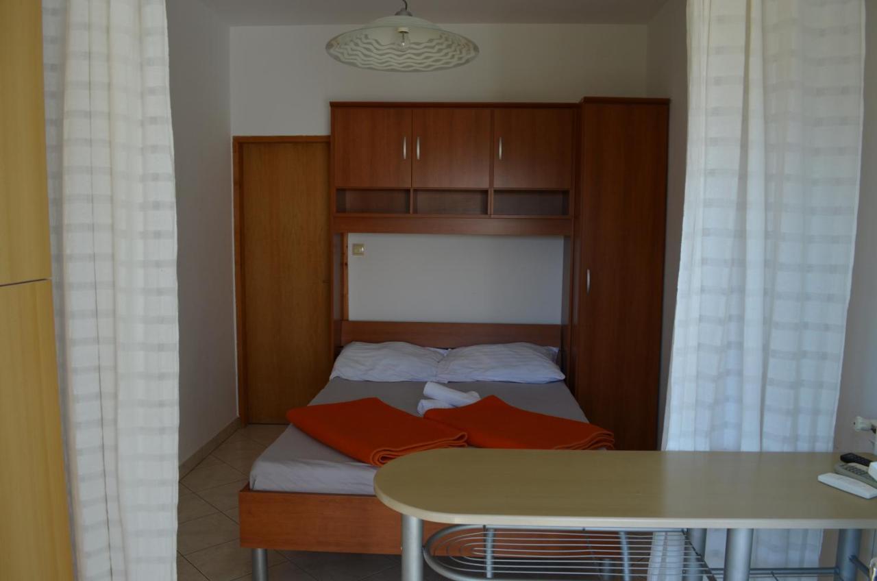 Apartments Leticia I Baška Eksteriør bilde