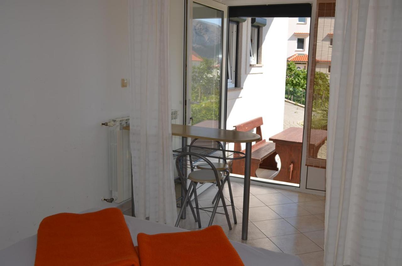 Apartments Leticia I Baška Eksteriør bilde