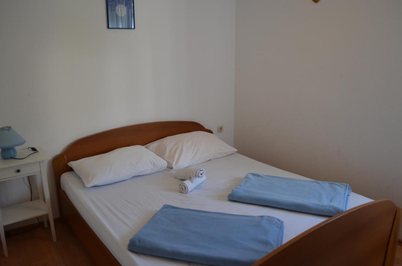 Apartments Leticia I Baška Eksteriør bilde