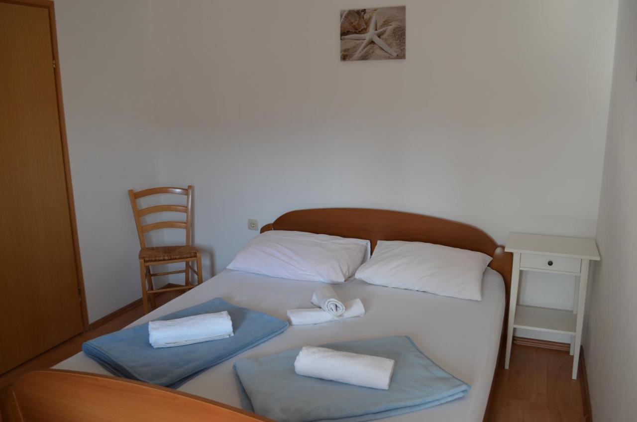 Apartments Leticia I Baška Eksteriør bilde
