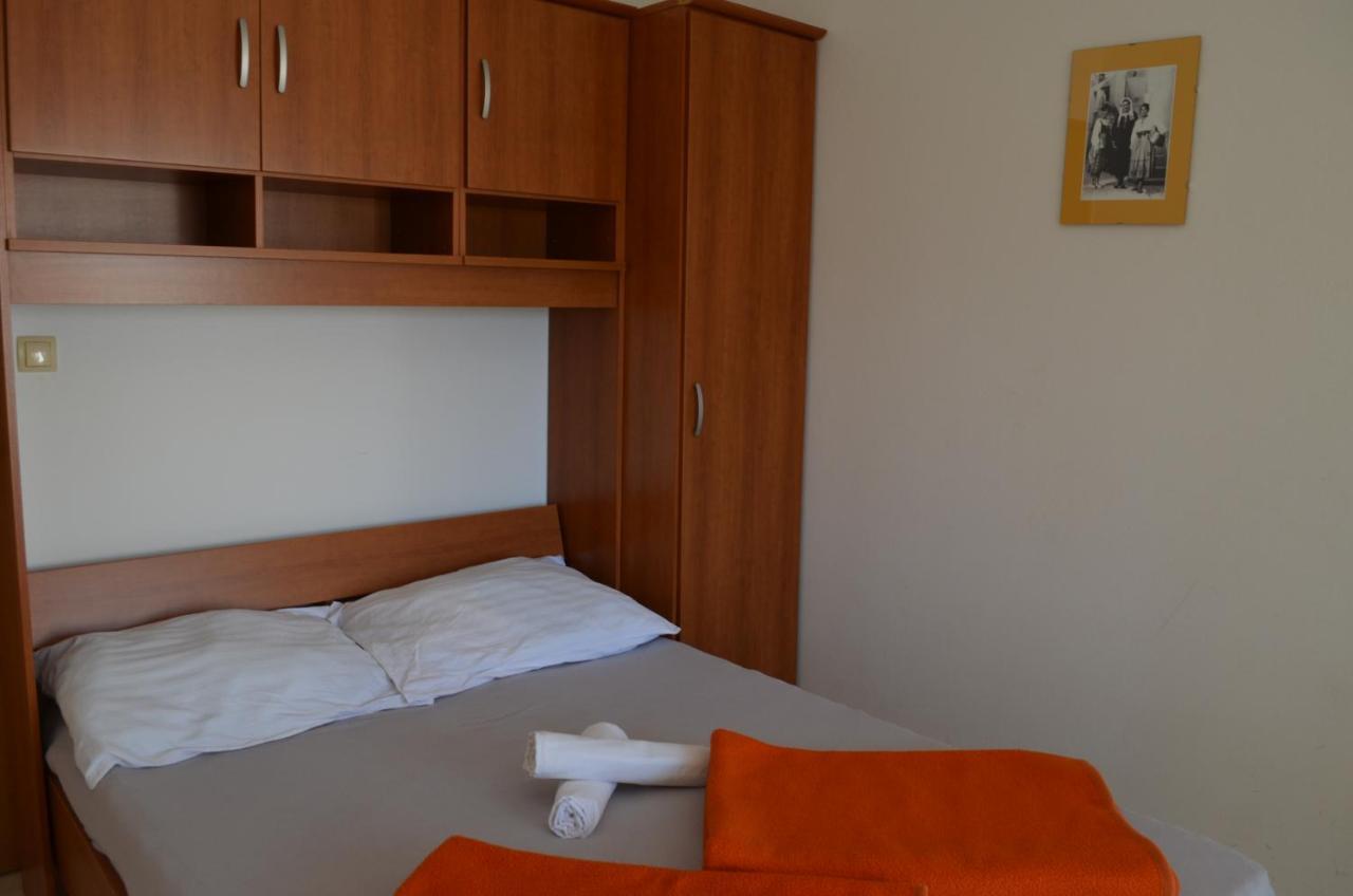 Apartments Leticia I Baška Eksteriør bilde