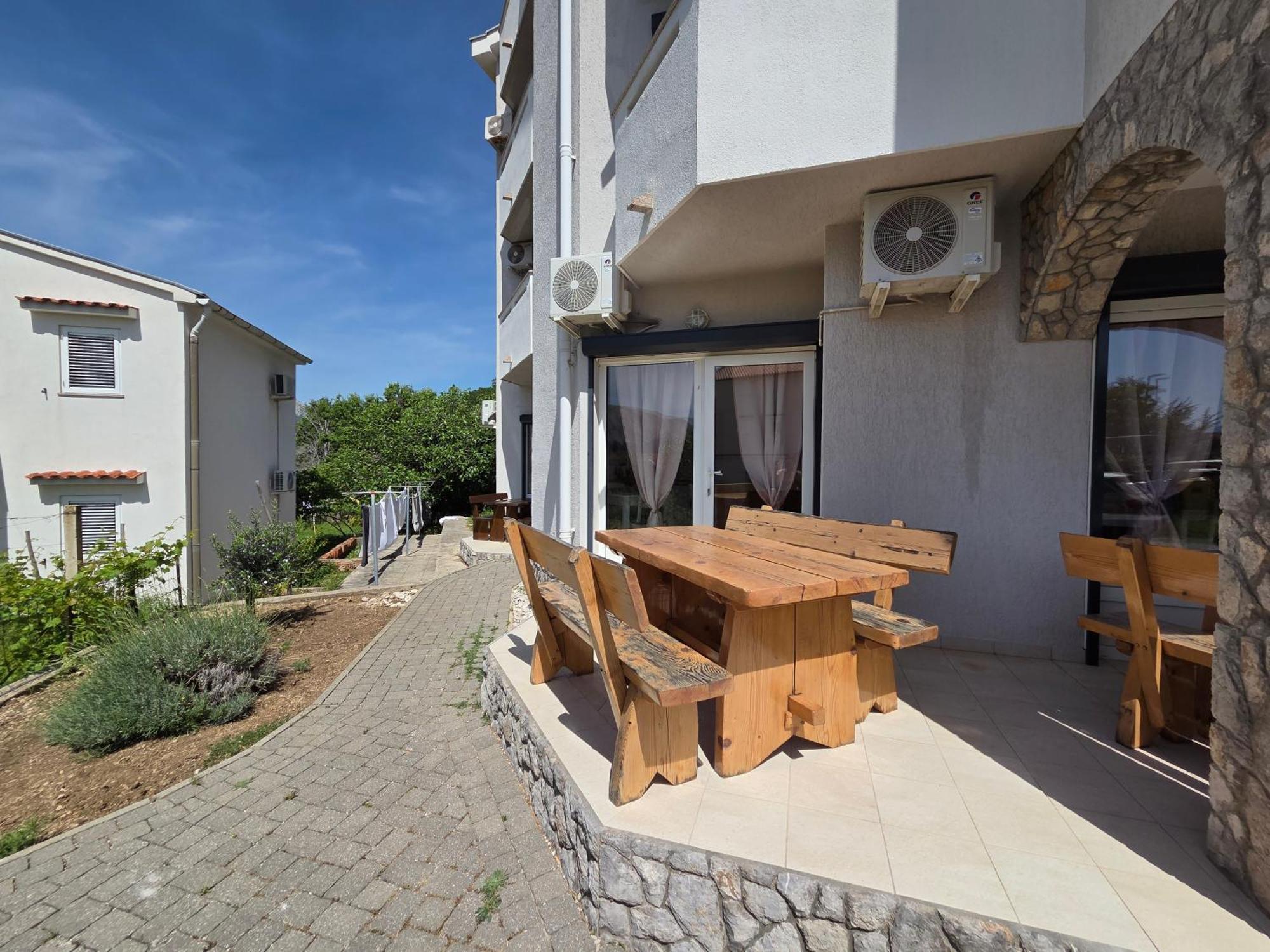 Apartments Leticia I Baška Eksteriør bilde